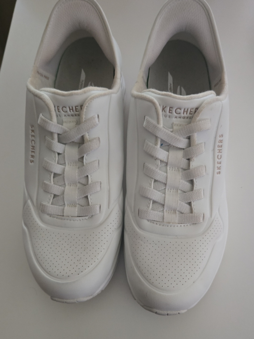 Skechers slip on  womens White Low-Top no  Lace-Up Sneakers